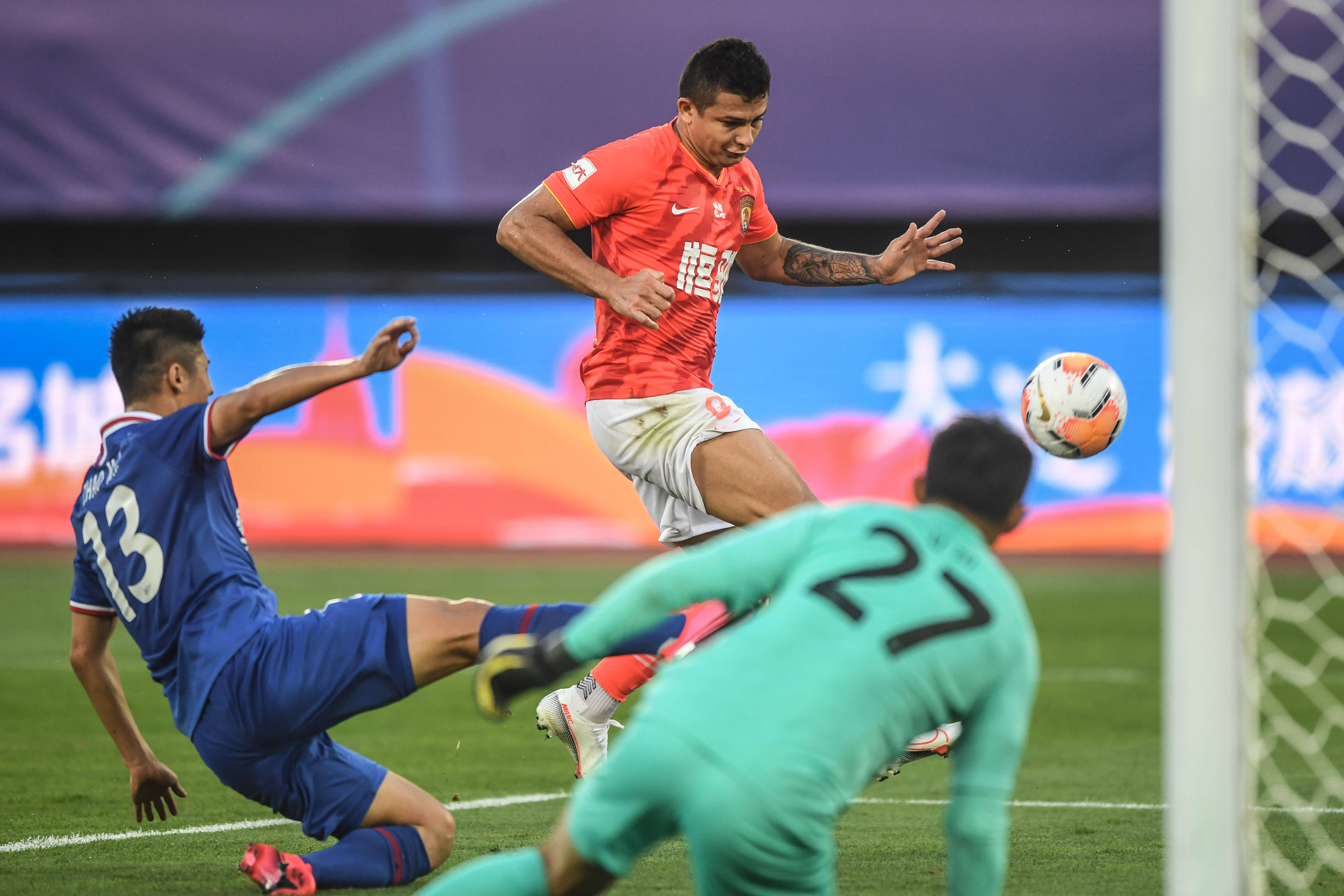 九游体育-包含从Rookie在热火比赛中势不可挡到冲刺阶段广州队备战意甲，罗马关键时刻调整名单的词条