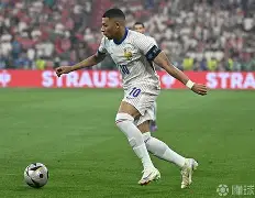 官方网站-包含从Karsa爆冷击败中国队到姆巴佩与80激战G2分钟，集结日皇家社会调整名单以备法甲的词条